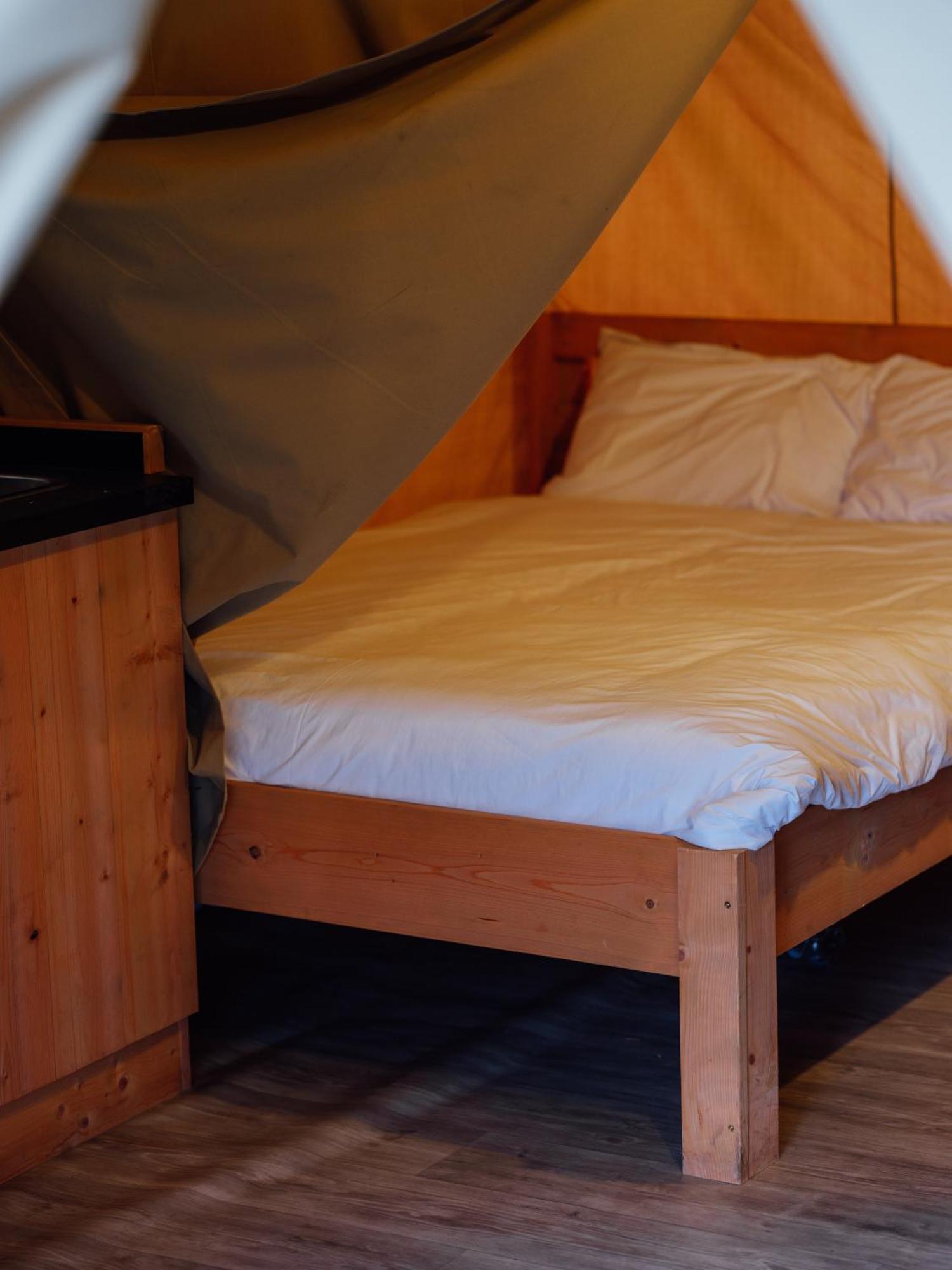 Sunset Retreats Safari Tent Ombersley ภายนอก รูปภาพ
