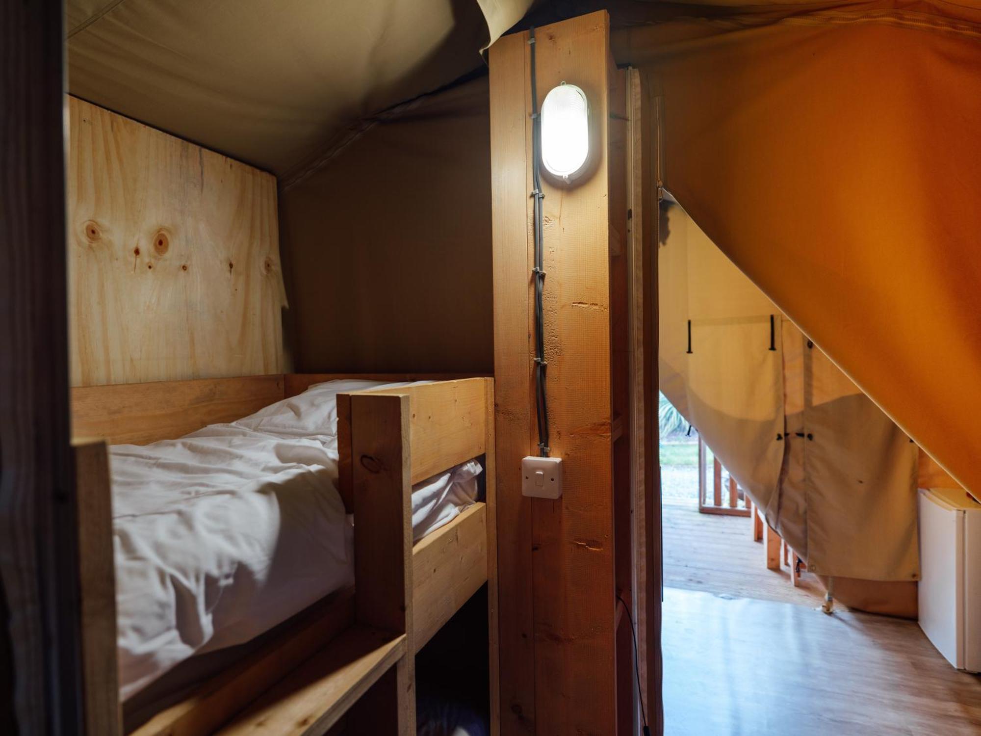 Sunset Retreats Safari Tent Ombersley ภายนอก รูปภาพ